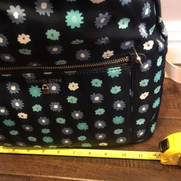 ❤️NEW!!!❤️ Michael Kors Nylon Large Backpack. - Picture 9 of 16